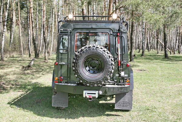 Задний силовой бампер РИФ с площадкой под лебёдку для Land Rover Defender