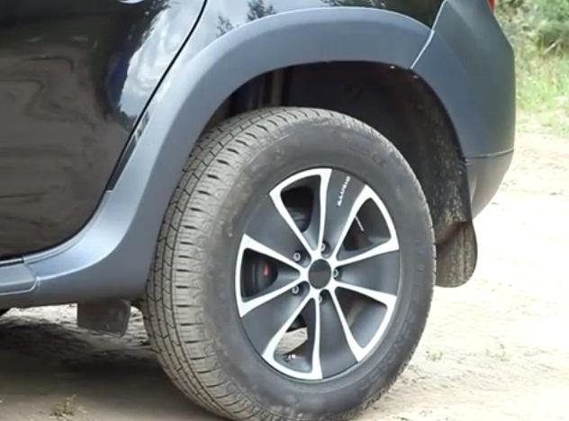 Расширители колесных арок с молдингами на двери на Renault Duster (8 элементов)