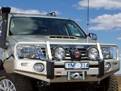 Бампер передний ARB Deluxe для Toyota Hilux Vigo с 2011 года 3414460, заводские фары в бампер