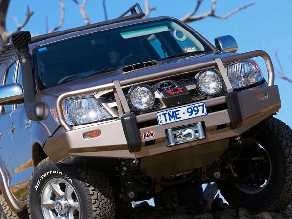 Передний бампер ARB Deluxe 3414300 для Toyota Hilux Vigo без расширителей крыльев 2005-2011